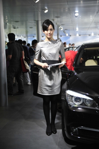 样子端庄感觉BMW来的都是经销商的销售小妹
