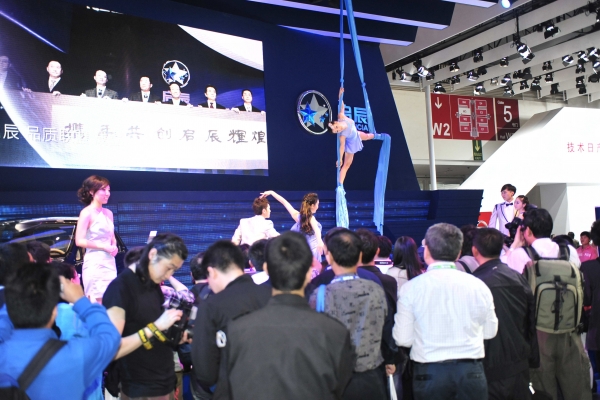 白天爱黑夜说的飞来飞去的洋妞无缘相见