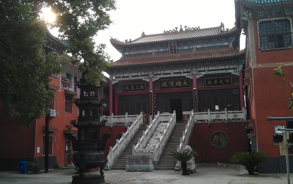 这便是岛上的“罗汉寺”，只可惜已经正门紧闭，未能进去拜一拜沾沾这衡阳的佛气 ...